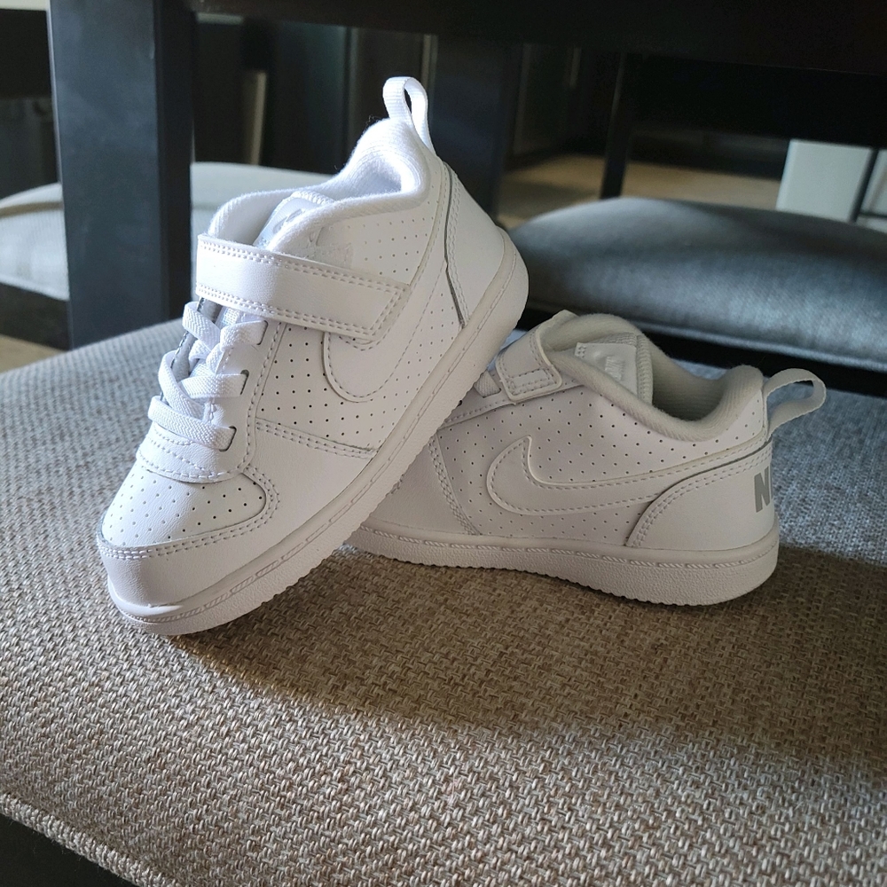 Nike court burough low